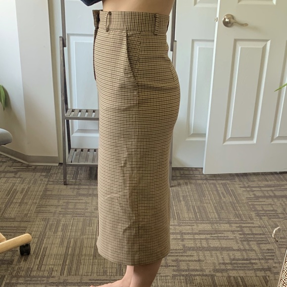 Beautiful midi length Zara skirt with pockets & slit. Brown gingham pattern. - Picture 6 of 10